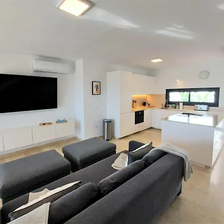 Playa Amadores - Luxury With Heated Pool Villa *